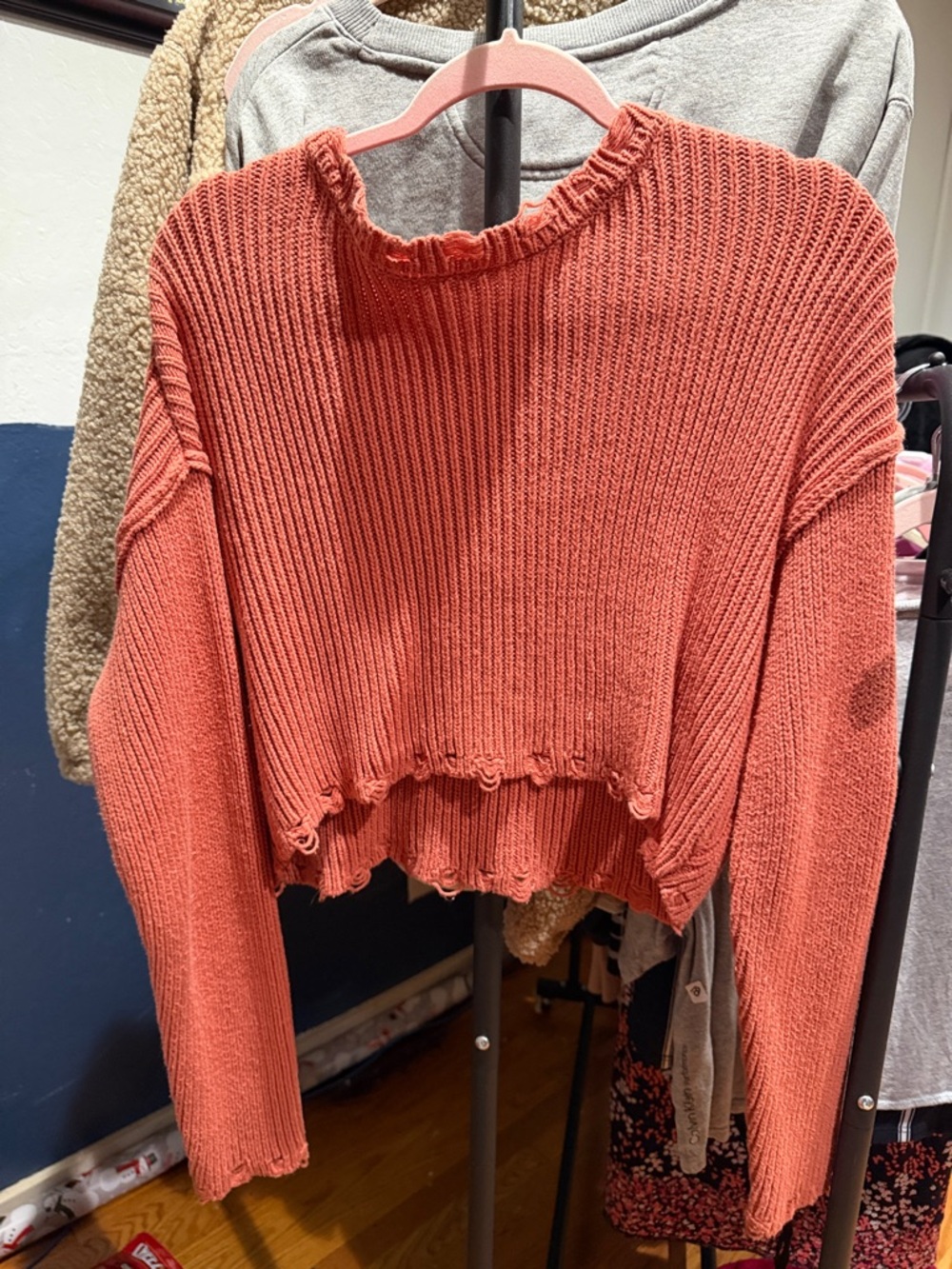 Full Tilt Cropped Distressed Knit Sweater in Coral